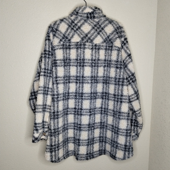 Torrid Sherpa Button Front Plaid Shacket Plus Size 4X - Picture 3 of 6